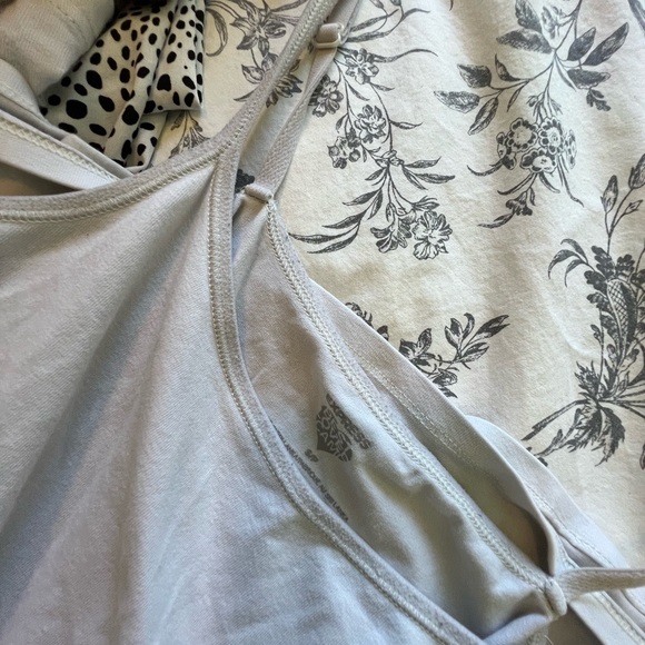 Bundle of 10 tanks/ camis/ under shirt tanks. - Picture 10 of 16